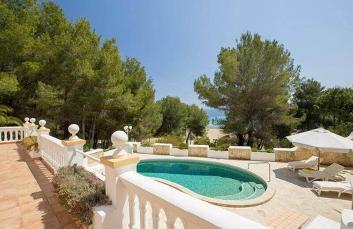Santa Eulalia del Río Casa | Casa de vacaciones superior con piscina directamente 1. Línea en la playa - única en Ibiza