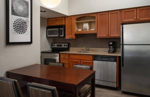 Lynnwood Casa | Top Hotel in WA Near Alderwood Mall with Kitchens