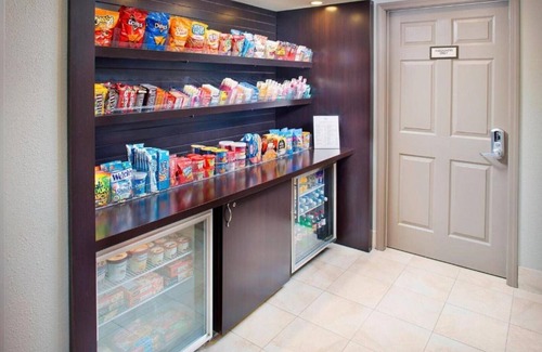 Lynnwood Casa | Top Hotel in WA Near Alderwood Mall with Kitchens
