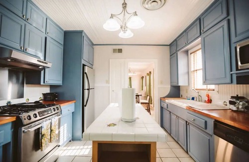 Monte Vista Apartamento | Top Level duplex blocks from UIW/Trinity & Zoo