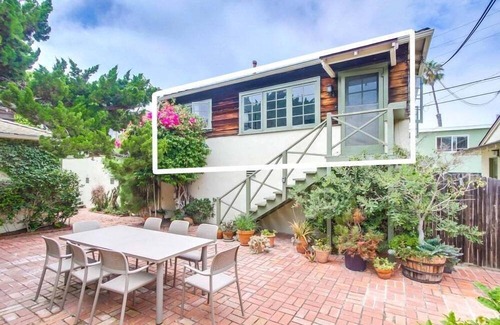 Beach Barber Tract Cabaña | Top Level Unit * Steps to Windansea Beach * Dog Ok