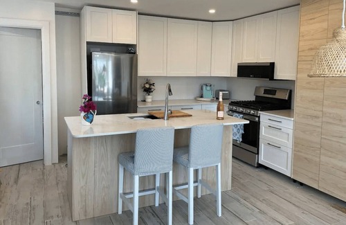 Treasure Cay Casa | Top Location 30' to beach, newly renovated, 3 King beds, beside pool