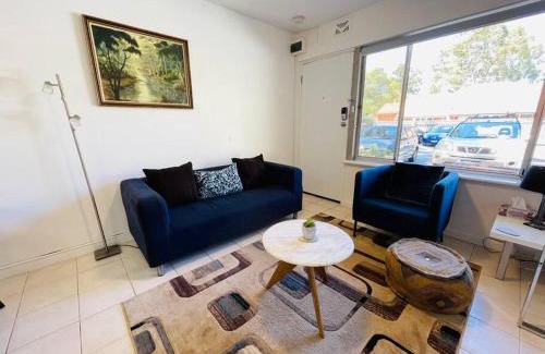 Crawley Apartamento | TOP LOCATION CONVENIENT QUIET WIFI NETFLIX WINE