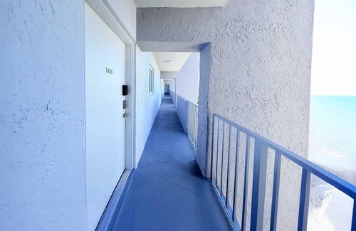Eastern Shores Apartamento | Top Location Waterfront Balcony Dream