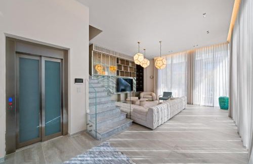 Herzliya Pituach Apartamento | Top Luxury Villa with Pool - 7BR