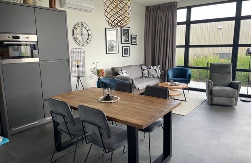 Enkhuizen Casa | Top-modernes Chalet Windrose mit Großem, Eingezäuntem Garten am Ijsselmeer