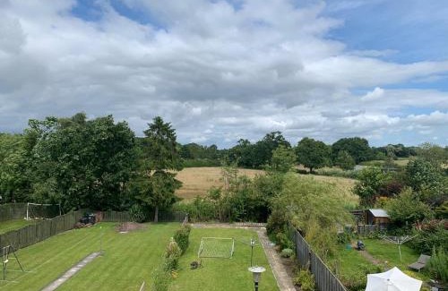 Huntington Casa | Top of House Double Room with Free Parking in York