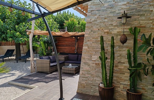 Roquebrune-sur-Argens Casa | Parte superior de villa espaciosa y luminosa con jardín privado y piscina.