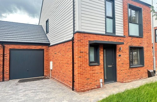 Wolverhampton Casa | Top of the range luxury 4 bedroom house