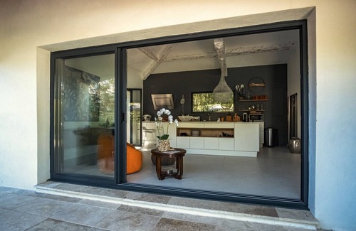 Le Mourillon Villa | Top-of-the-range villa, pool and Jacuzzi not overlooked. A true haven of peace.