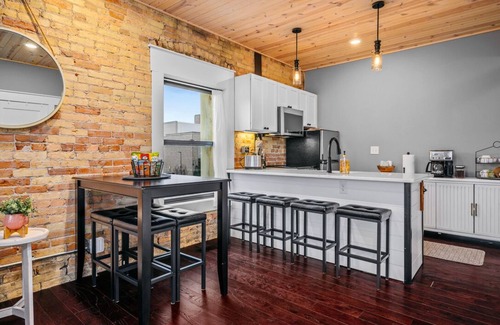 Traverse City Apartamento | Top of the Shoppe | 2 Bedroom Apartment Downtown Traverse City