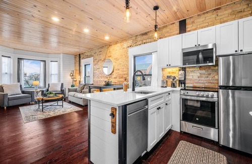 Traverse City Apartamento | Top of the Shoppe | 2 Bedroom Apartment Downtown Traverse City