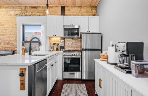 Traverse City Apartamento | Top of the Shoppe | 2 Bedroom Apartment Downtown Traverse City