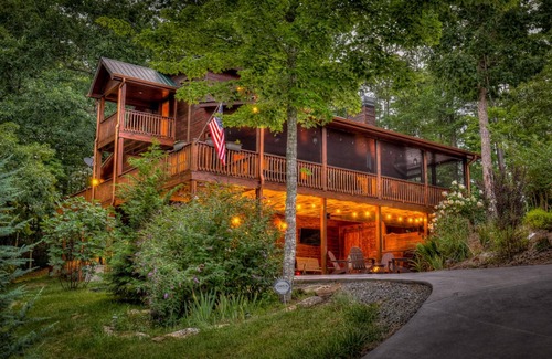 Mineral Bluff Cabina | Top of The Woods by Escape to Blue Ridge