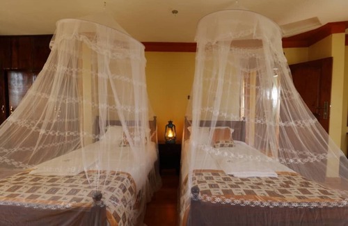 Fort Portal Cabina | Top of the World Lodges Fort Portal
