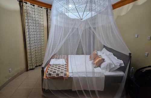 Fort Portal Cabina | Top of the World Lodges Fort Portal