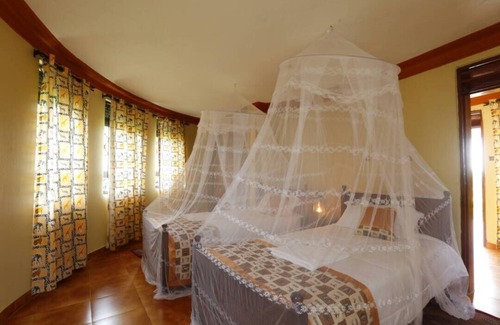 Fort Portal Cabina | Top of The World Lodge