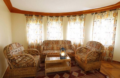 Fort Portal Cabina | Top of The World Lodge