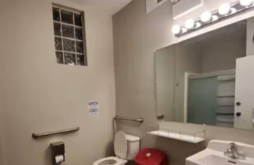 South Loop Hotel | TOP PICK: Solo/Group, Private Rooms, Free Coffee!