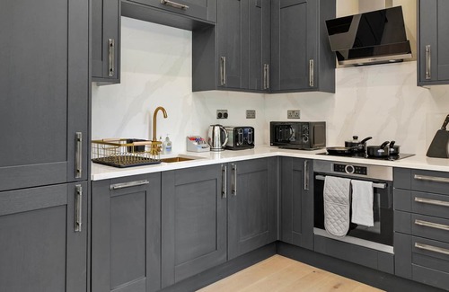 Reading City Centre Apartamento | Top Quality 2 Bed 1 Bath Apartments For Contractors By Firoz Property Management