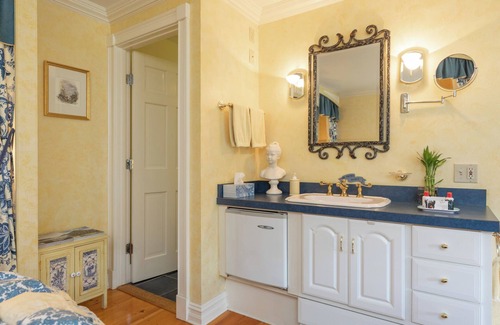 Cape Neddick Cama Y Desayuno | Top-Rated B & B on Ogunquit/Cape Neddick Town Line, Ogunquit Tourist Area