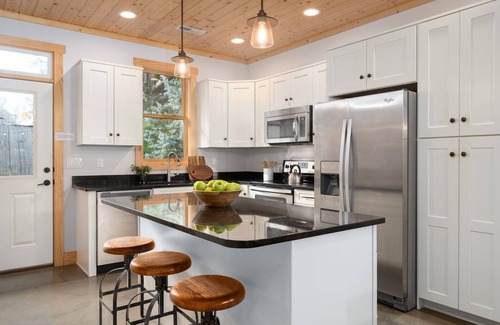 Oakley Casa | LIKE-NEW home en lindo vecindario a solo 4 millas del centro de Asheville