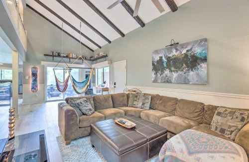 Massanutten Casa | Top Shelf Home with Deck 1 Mi to Ski Slopes!