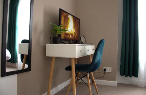 Colchester Apartamento | Top Spot 2-Bed Spacious Apartment Town Centre Train Station WIFI