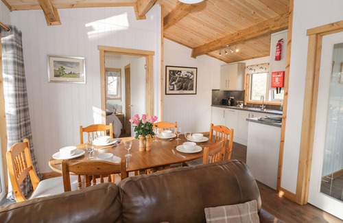 Grimley Cabaña | TOP STYLE ORCHARD, family friendly, with a garden in Hallow