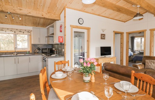 Grimley Cabaña | TOP STYLE ORCHARD, family friendly, with a garden in Hallow