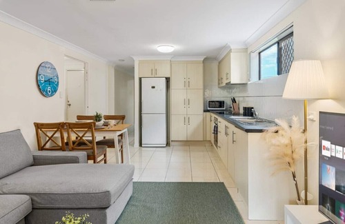 Robertson Casa | Top Value | Dual-Living Sleep 15 | Great Location
