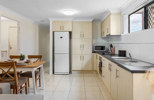 Robertson Casa | Top Value | Dual-Living Sleep 15 | Great Location