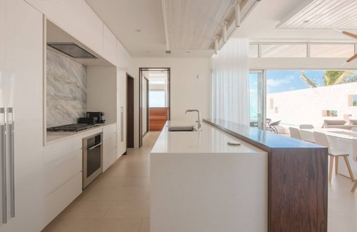 Venetian Road Settlement Villa | Top villa with fantastic views