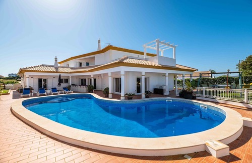 Olhos D'Agua Villa | Top Villa with large pool, in Albufeira, walking distance to the beach