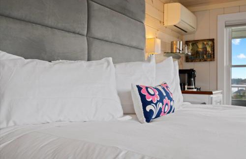 Boothbay Harbor Hotel | Topside Inn