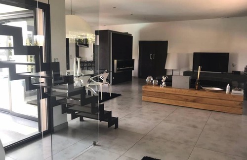 Saint-Series Villa | Villa La Vie Là