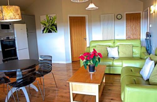 Cheddar Cabina | Tor Farm Lodges - Private Hot Tubs, Shared Seasonal Outdoor Pool, Dog Friendly