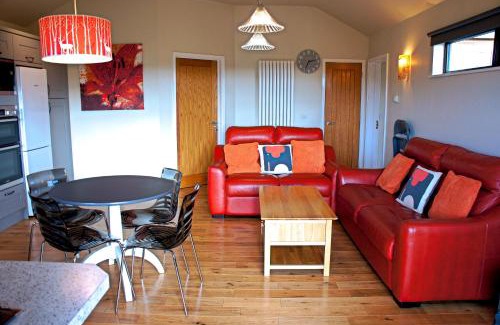 Cheddar Cabina | Tor Farm Lodges - Private Hot Tubs, Shared Seasonal Outdoor Pool, Dog Friendly