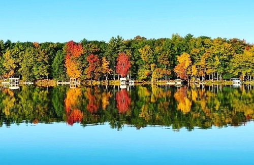 Clam River Condominio | Torch Lake, a Short Boat Ride Away from this Clam Lake Efficiency Condo