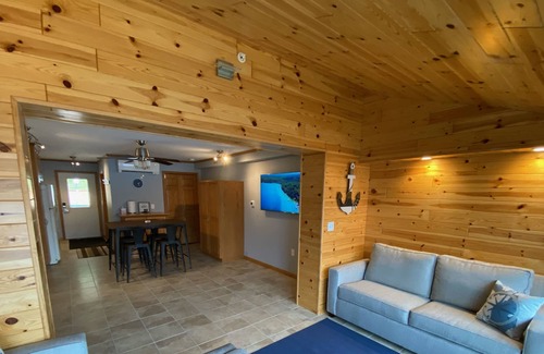 Clam River Condominio | Torch Lake, a Short Boat Ride Away from this Clam Lake Efficiency Condo