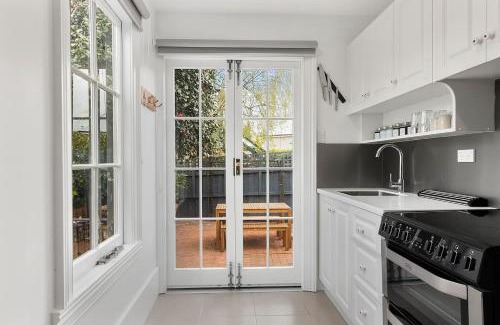 Battery Point Casa | Tori's Cottage - Stroll to Vibrant Salamanca