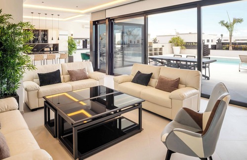 Puerto Calero Villa | Toro 2 | Lujo y elegancia se unen en esta moderna villa de 4 dormitorios