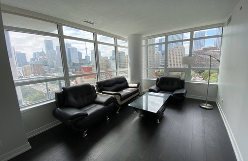 Cabbagetown Apartamento | Toronto Downtown One Private Room in a 2B2B Condo Apartment For Female only