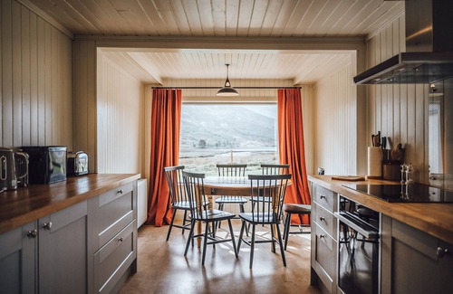 Ledgowan Cabaña | Torran Cottage - A cosy country cottage set in dramatic Scottish landscape