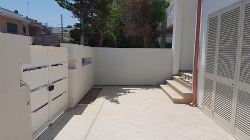 Torre dell'Orso Casa | Torre dell'Orso centro - villino vista mare con ampio giardino