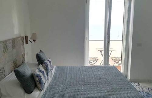 Minori Cama Y Desayuno | Torre Elisea