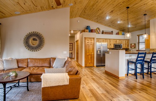 Torreon Cabina | Torreon Cardinal Landing Cabin With Party Garage
