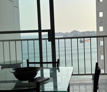 Club Deportivo Apartamento | Torres gemelas - Suite equipada con vista a la bahía
