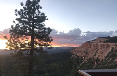 Duck Creek Village Casa | Torrey’s Getaway, 2 bed, 2 bath in the heart of Dixie National Forest.
