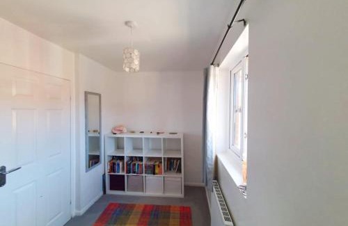 Bicester Casa | Tortoise Haven Bicester- Comfortable quiet home with garden